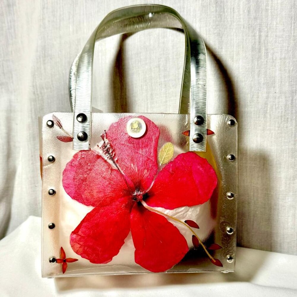 Clear Plastic - Hand Bag w Silver Plastic Handles / FREE GIFT -